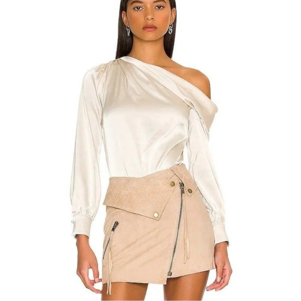 New HEARTLOOM  Keely Top In Neutral Medium